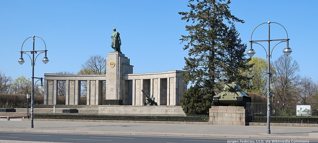 Sowjetisches Ehrenmal in Berlin Tiergarten